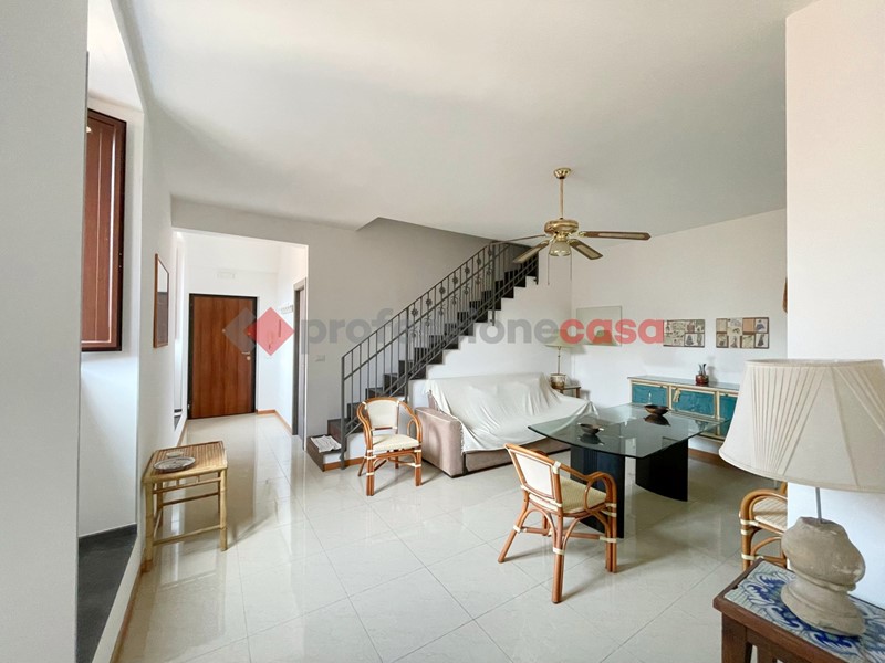 Appartamento in Affitto a Catania, 1'300&euro;, 160 m², arredato