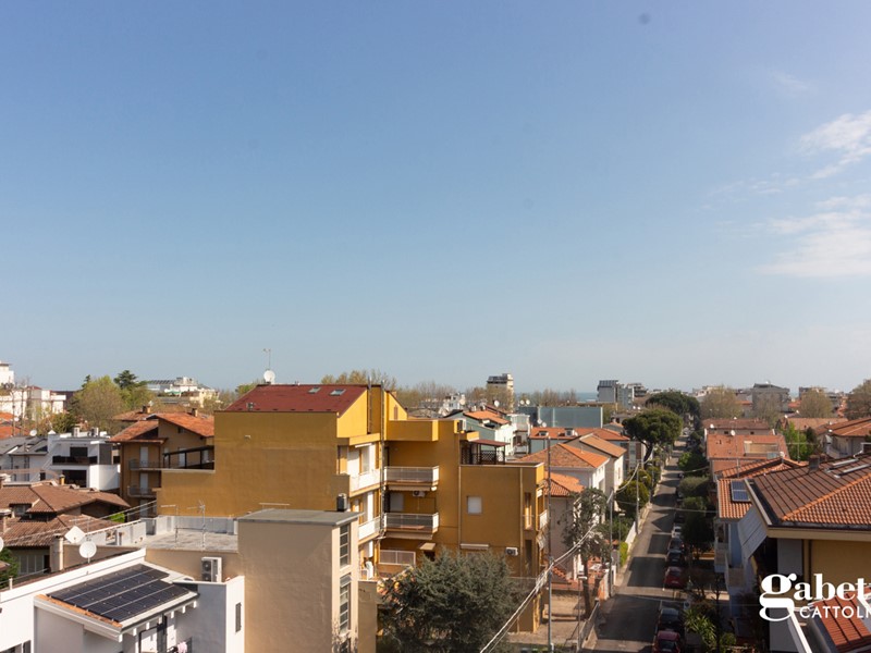 Attico in Vendita a Cattolica, 335'000&euro;, 127 m², con Box