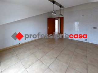 Quadrilocale in Vendita a San Nicola la Strada, 139'000&euro;, 100 m², con Box
