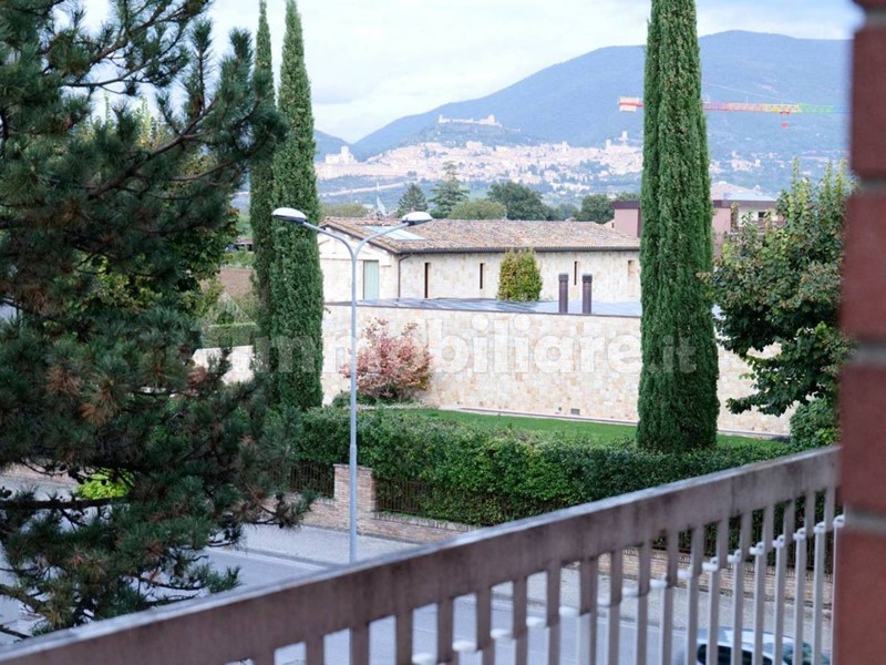 Appartamento in Vendita a Bastia Umbra, 180'000&euro;, 150 m²