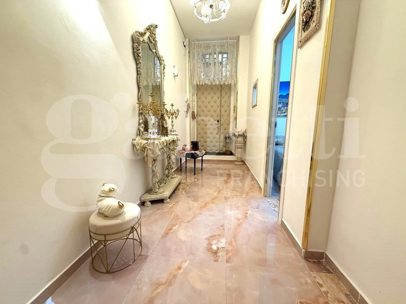 Trilocale in Vendita a Napoli, 160'000&euro;, 65 m²