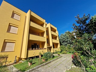 Appartamento in Vendita a Avigliano Umbro, 82'000&euro;, 105 m², con Box