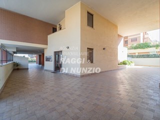 Appartamento in Vendita a Roma, 239'000&euro;, 109 m², con Box