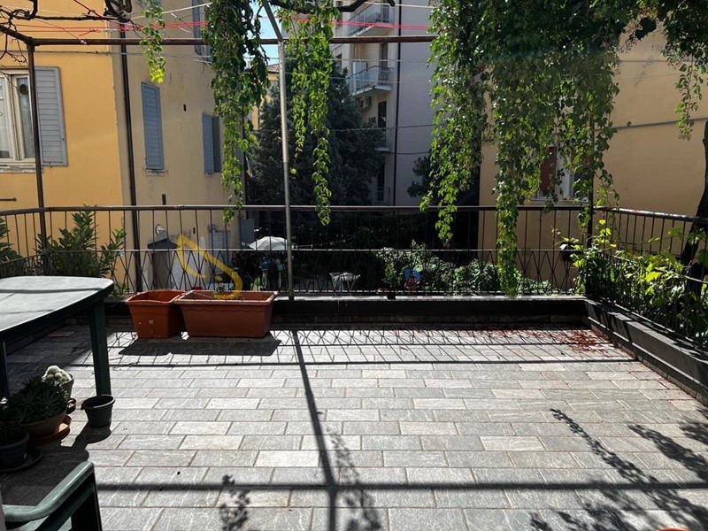 Appartamento in Affitto a Modena, 990&euro;, 75 m², arredato, con Box