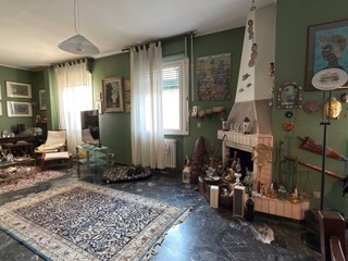 Appartamento in Vendita a Reggio Emilia, zona Ospedale, 390'000&euro;, 208 m², con Box