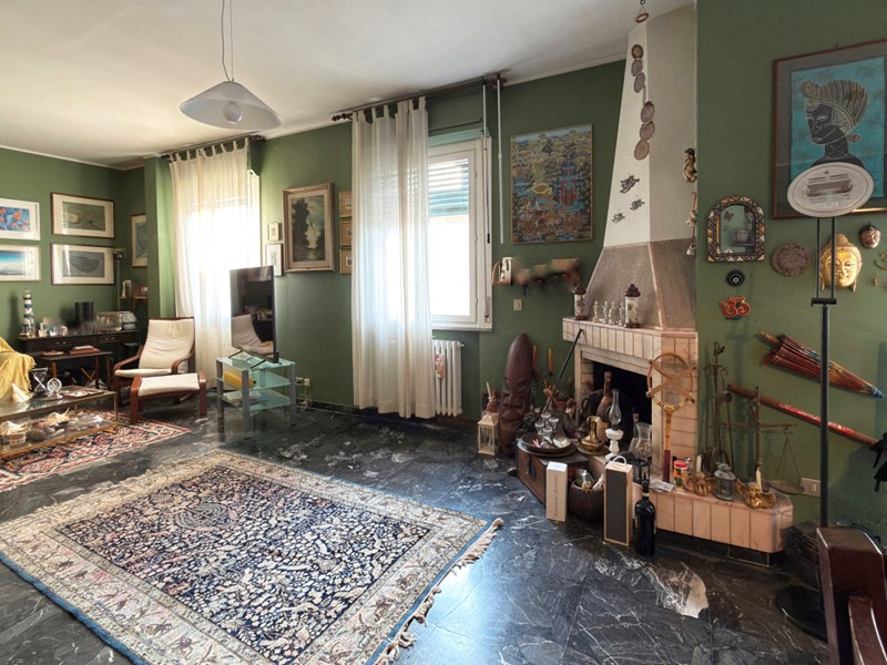 Appartamento in Vendita a Reggio Emilia, zona Ospedale, 390'000&euro;, 208 m², con Box