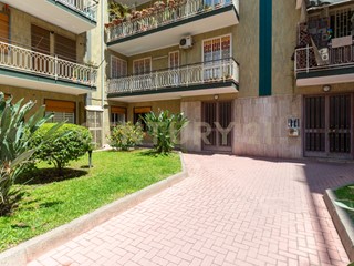 Appartamento in Vendita a Catania, 230'000&euro;, 158 m²