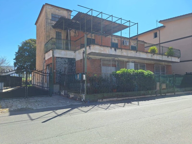 Trilocale in Vendita a Guidonia Montecelio, zona Villanova, 109'000&euro;, 70 m²