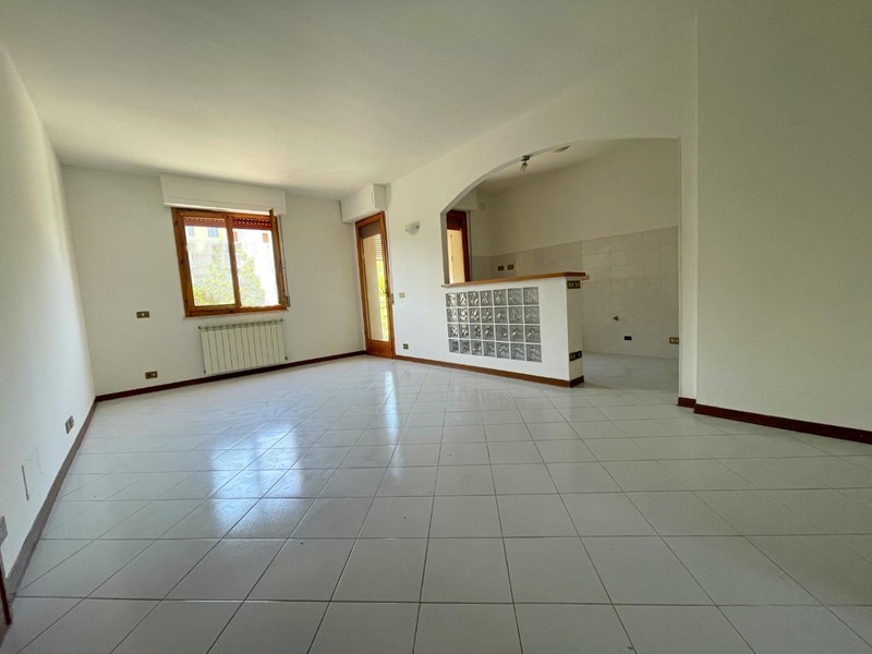 Trilocale in Vendita a Poggibonsi, 155'000&euro;, 50 m², con Box