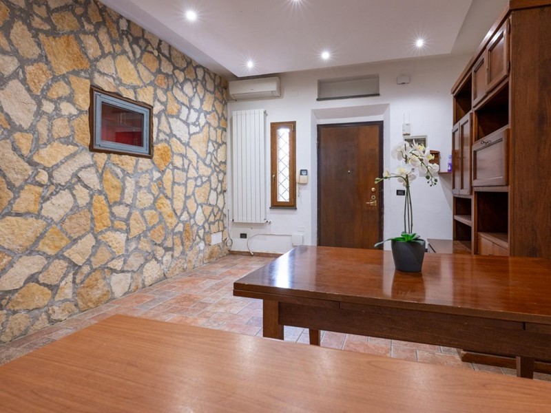 Trilocale in Vendita a Cascina, zona Marciana, 145'000&euro;, 70 m², arredato, con Box
