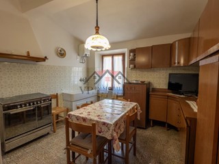 Appartamento in Vendita a Castelnuovo di Val di Cecina, 45'000&euro;, 120 m², arredato