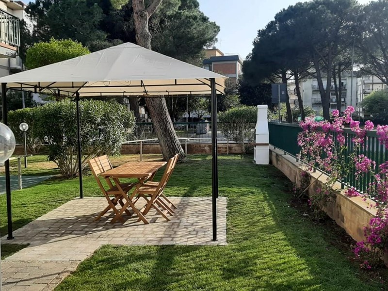 Trilocale in Vendita a Follonica, zona Follonica Mare, 245'000&euro;, 61 m², arredato