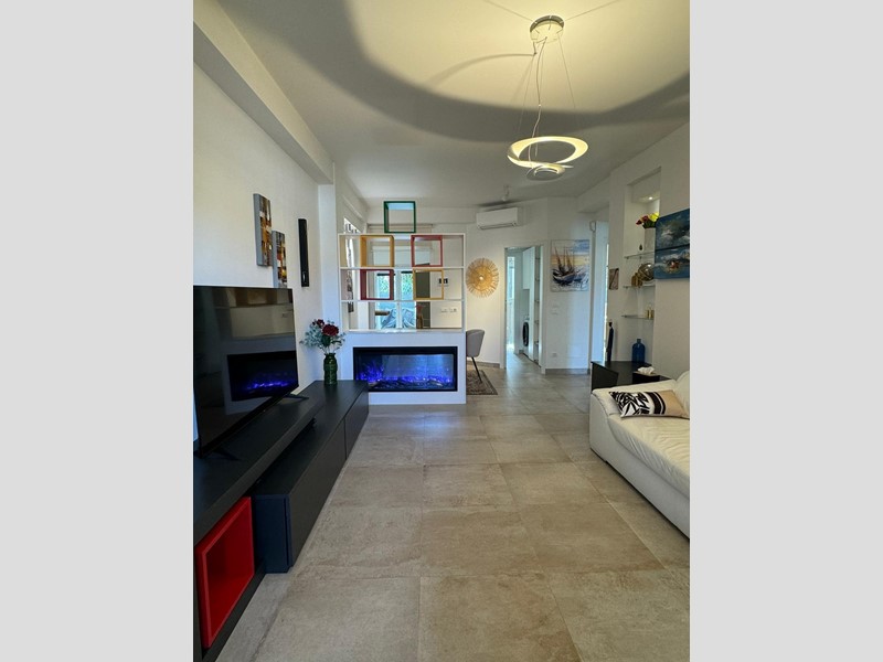 Quadrilocale in Vendita a Montignoso, zona Cinquale, 850'000&euro;, 102 m², arredato