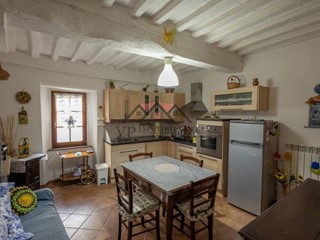 Quadrilocale in Vendita a Castelnuovo di Val di Cecina, 79'000&euro;, 85 m², arredato