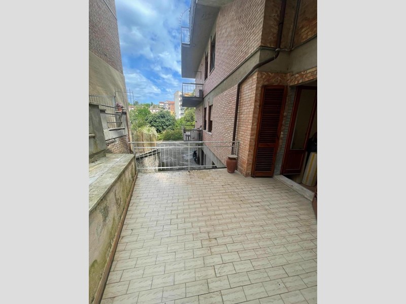 Quadrilocale in Vendita a Siena, 185'000&euro;, 84 m², con Box