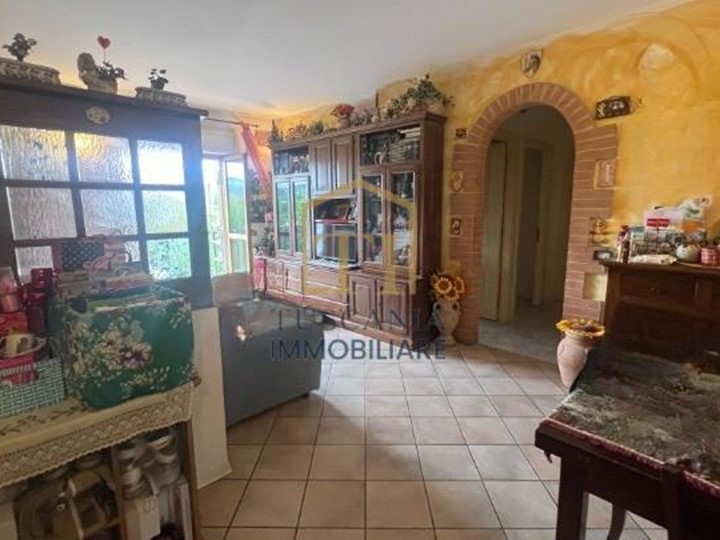 Trilocale in Vendita a Monteriggioni, zona Castellina Scalo, 165'000&euro;, 65 m², con Box