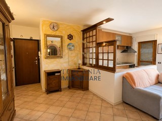 Trilocale in Vendita a Monteriggioni, zona Castellina Scalo, 165'000&euro;, 65 m², con Box