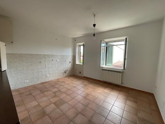 Trilocale in Vendita a Vecchiano, 160'000&euro;, 80 m², con Box