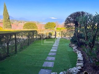 Bilocale in Vendita a Padenghe sul Garda, 350'000&euro;, 70 m²