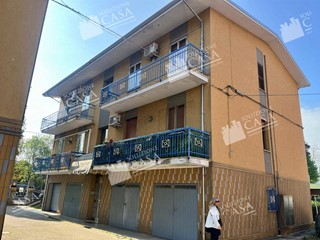 Quadrilocale in Vendita a Cento, 128'000&euro;, 88 m²