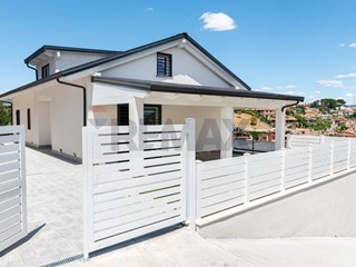 Appartamento in Vendita a Monterotondo, 499'000&euro;, 240 m²