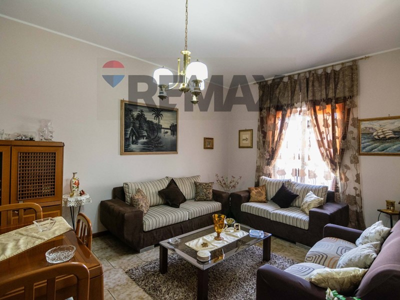 Appartamento in Vendita a Aci Sant'Antonio, 105'000&euro;, 121 m²