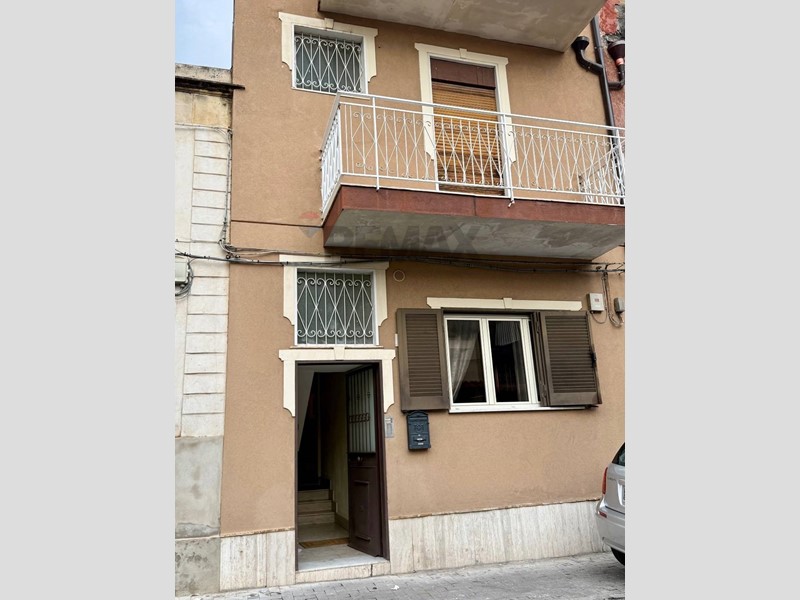 Appartamento in Vendita a Catania, 120'000&euro;, 130 m²