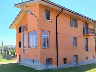 Appartamento in Vendita a Montorio al Vomano, 69'000&euro;, 90 m²