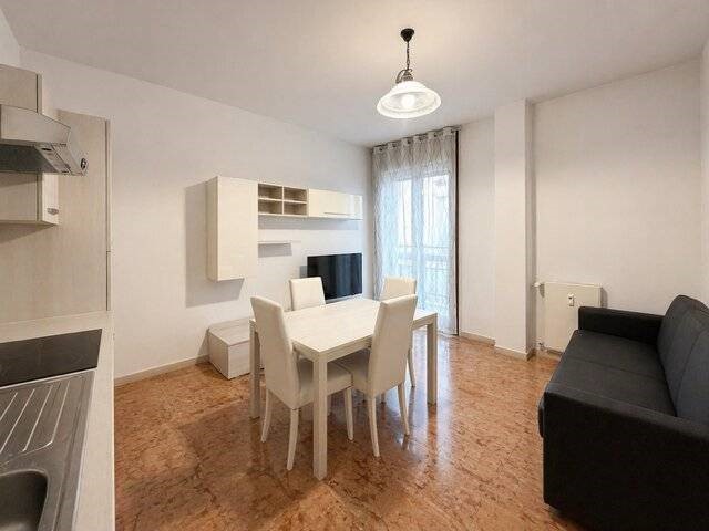 Bilocale in Vendita a Varese, 98'000&euro;, 65 m²