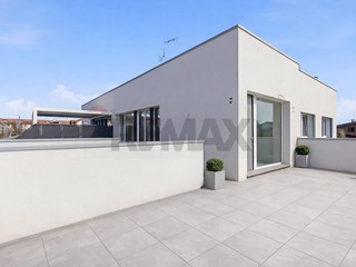 Attico in Vendita a Bernareggio, 446'000&euro;, 178 m²