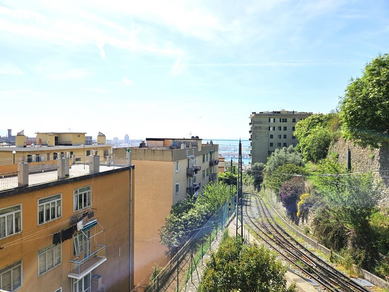 Appartamento in Vendita a Genova, 106'000&euro;, 80 m²