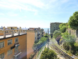 Appartamento in Vendita a Genova, 106'000&euro;, 80 m²