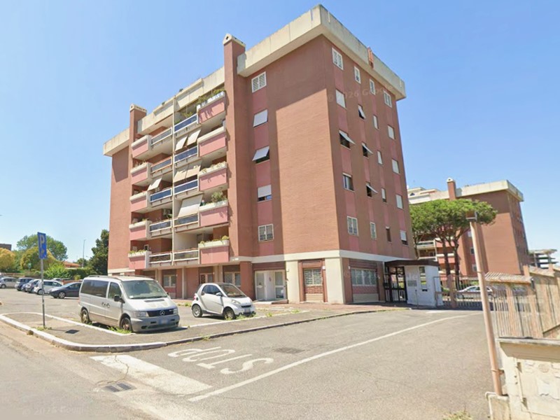 Trilocale in Vendita a Roma, 230'000&euro;, 80 m², arredato, con Box
