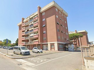 Trilocale in Vendita a Roma, 230'000&euro;, 80 m², arredato, con Box