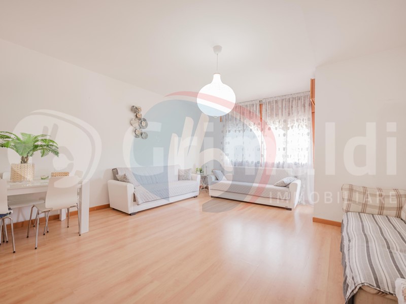 Appartamento in Vendita a Padova, 185'000&euro;, 124 m², con Box