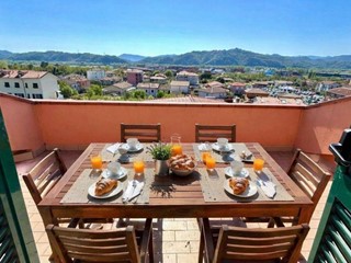 Appartamento in Vendita a Santo Stefano di Magra, 250'000&euro;, 125 m²