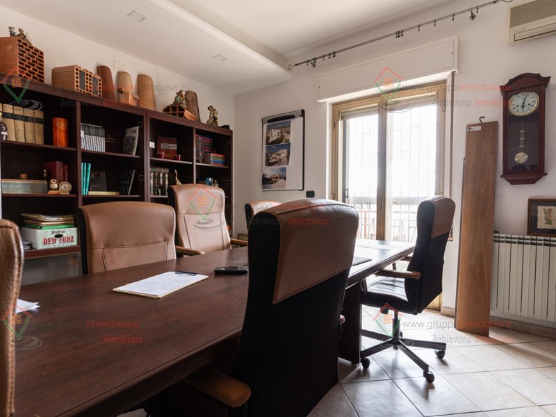 Trilocale in Vendita a Siracusa, zona Tisia Tica Zecchino, 88'000&euro;, 70 m²