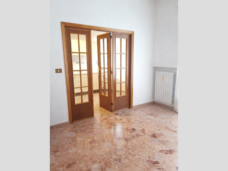 Trilocale in Vendita a Parma, 220'000&euro;, 79 m², con Box