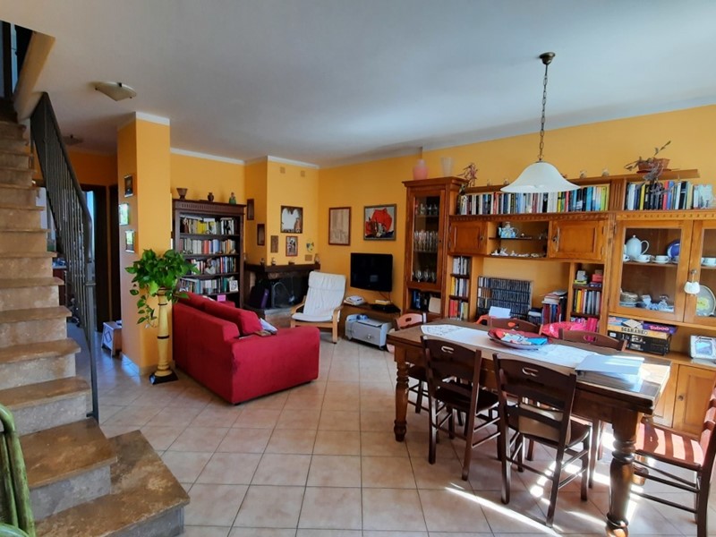 Appartamento in Vendita a Rapolano Terme, 145'000&euro;, 90 m², con Box