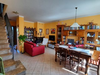 Appartamento in Vendita a Rapolano Terme, 145'000&euro;, 90 m², con Box