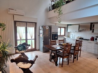 Appartamento in Vendita a Rapolano Terme, 185'000&euro;, 80 m², con Box