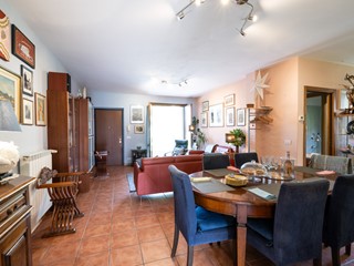 Appartamento in Vendita a Asciano, 219'000&euro;, 135 m², con Box