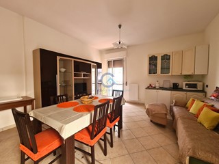 Appartamento in Affitto a Catanzaro, zona Porto, 2'400&euro;, 130 m², arredato