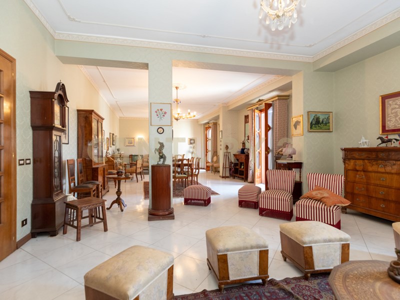 Appartamento in Vendita a Viagrande, 143'000&euro;, 254 m², con Box