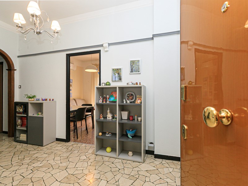 Appartamento in Vendita a Genova, 72'000&euro;, 80 m²