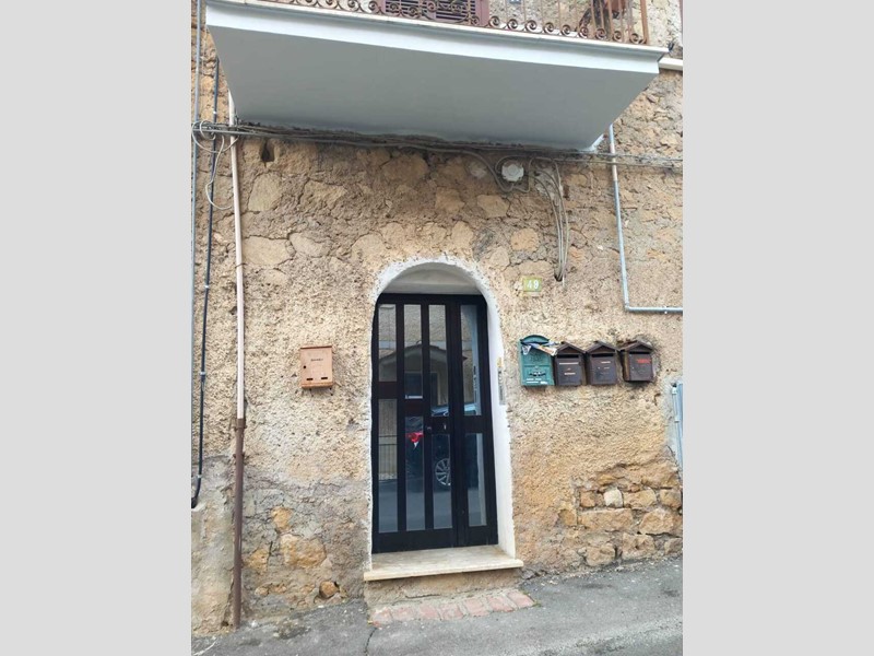 Bilocale in Vendita a Marcellina, 48'000&euro;, 53 m²