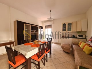 Appartamento in Affitto a Catanzaro, zona Lido Porto, 2'400&euro;, 130 m², arredato