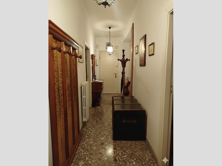Trilocale in Vendita a Taranto, zona VIA CATANIA angolo VIA DANTE, 85'000&euro;, 105 m²