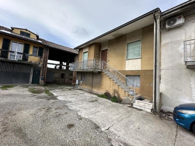 Quadrilocale in Vendita a Casatisma, 29'616&euro;, 598 m²
