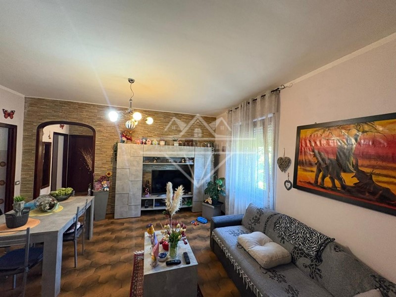 Quadrilocale in Vendita a Castelnuovo Magra, zona Colombiera, 142'000&euro;, 80 m²